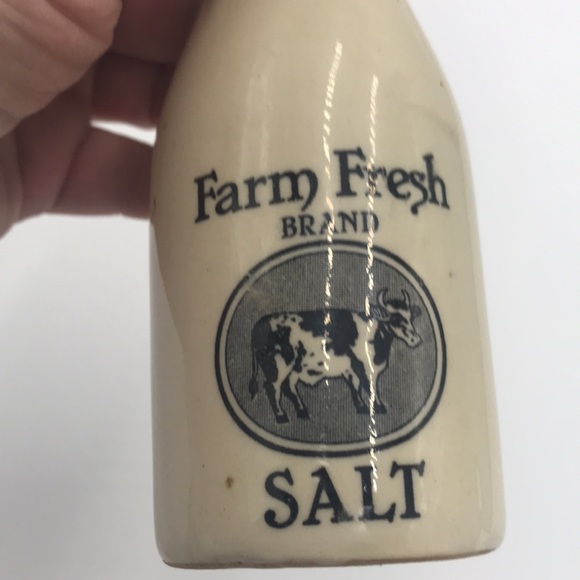 ❤️ Vintage salt and pepper shakers. Beige with beautiful black writing - Picture 7 of 7